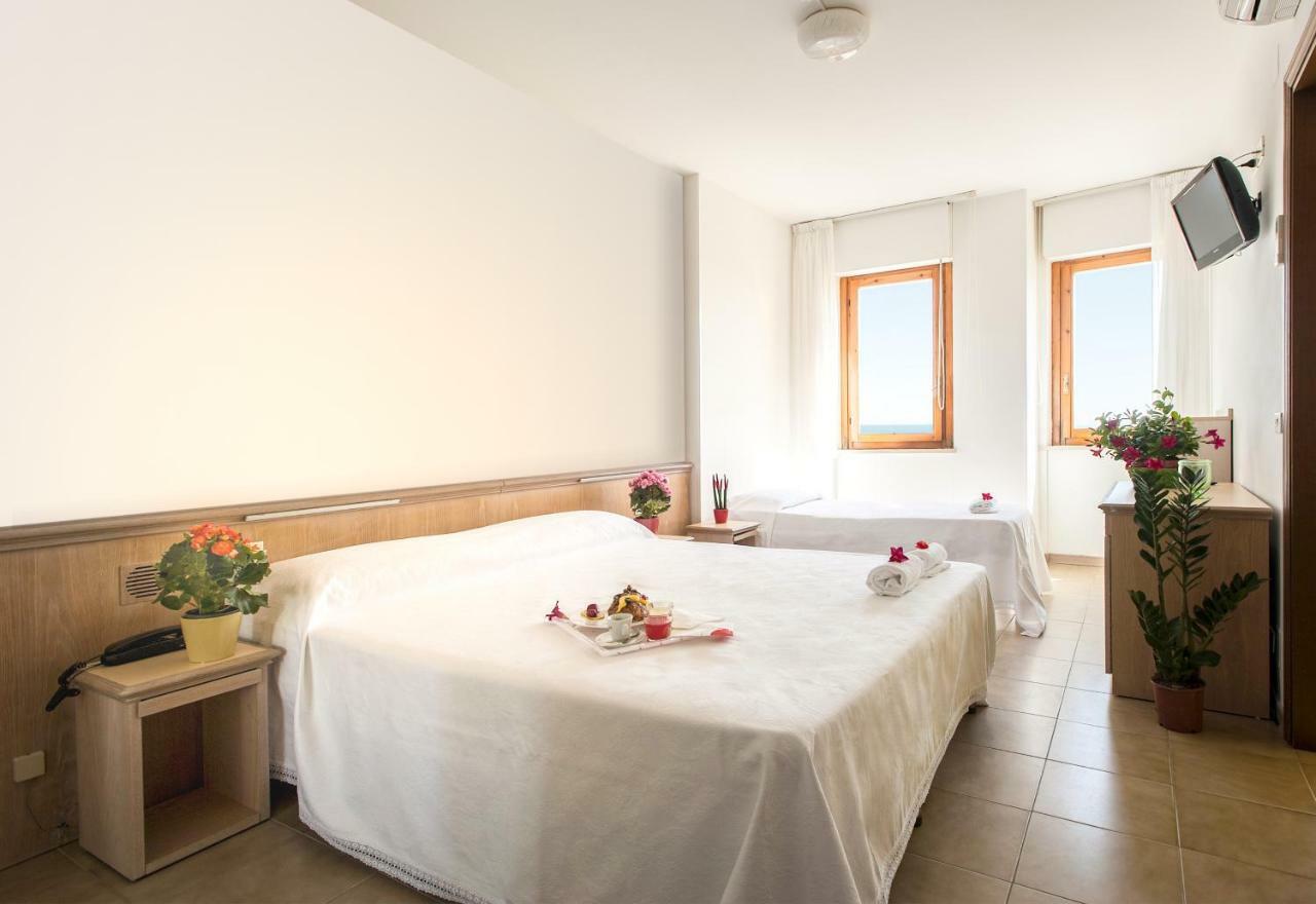 Hotel Esperia Alba Adriatica Zewnętrze zdjęcie